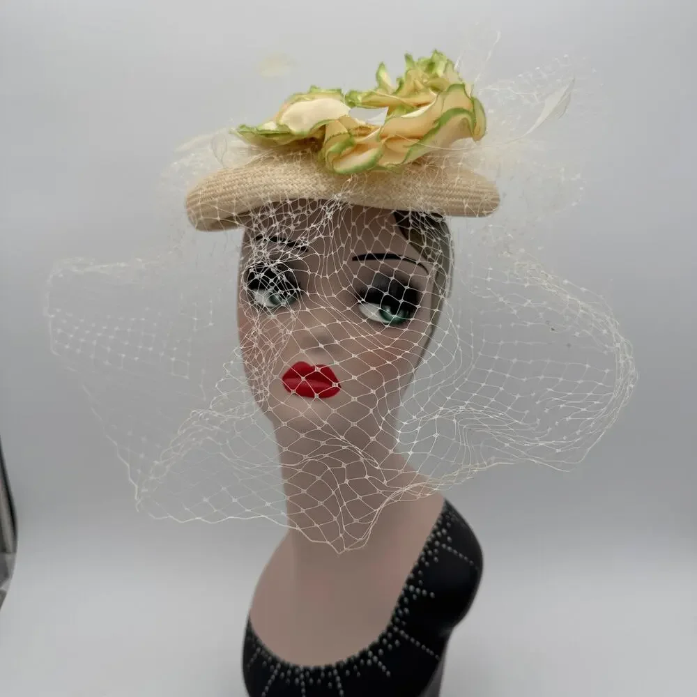 Vtg Beige Hat with Flower Green Tips, Feathers, and Veil Netting Plaza Suite NY - Picture 2 of 8
